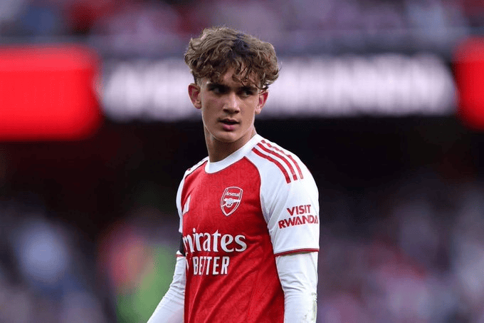 赛中替补出, 道曼是足坛, 青训球员