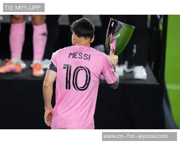 张狂！梅西清晨3点抵达印度：万人挤爆机场+齐喊Messi 建21米雕像